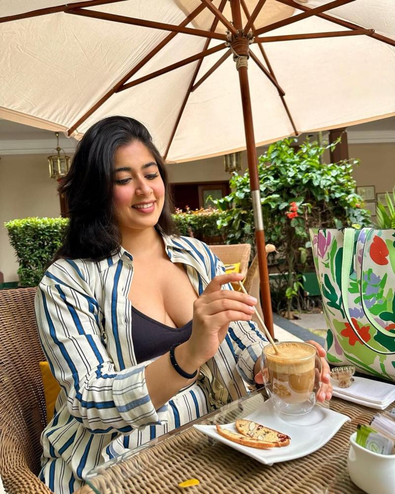 nikita-sharma-hot-photos